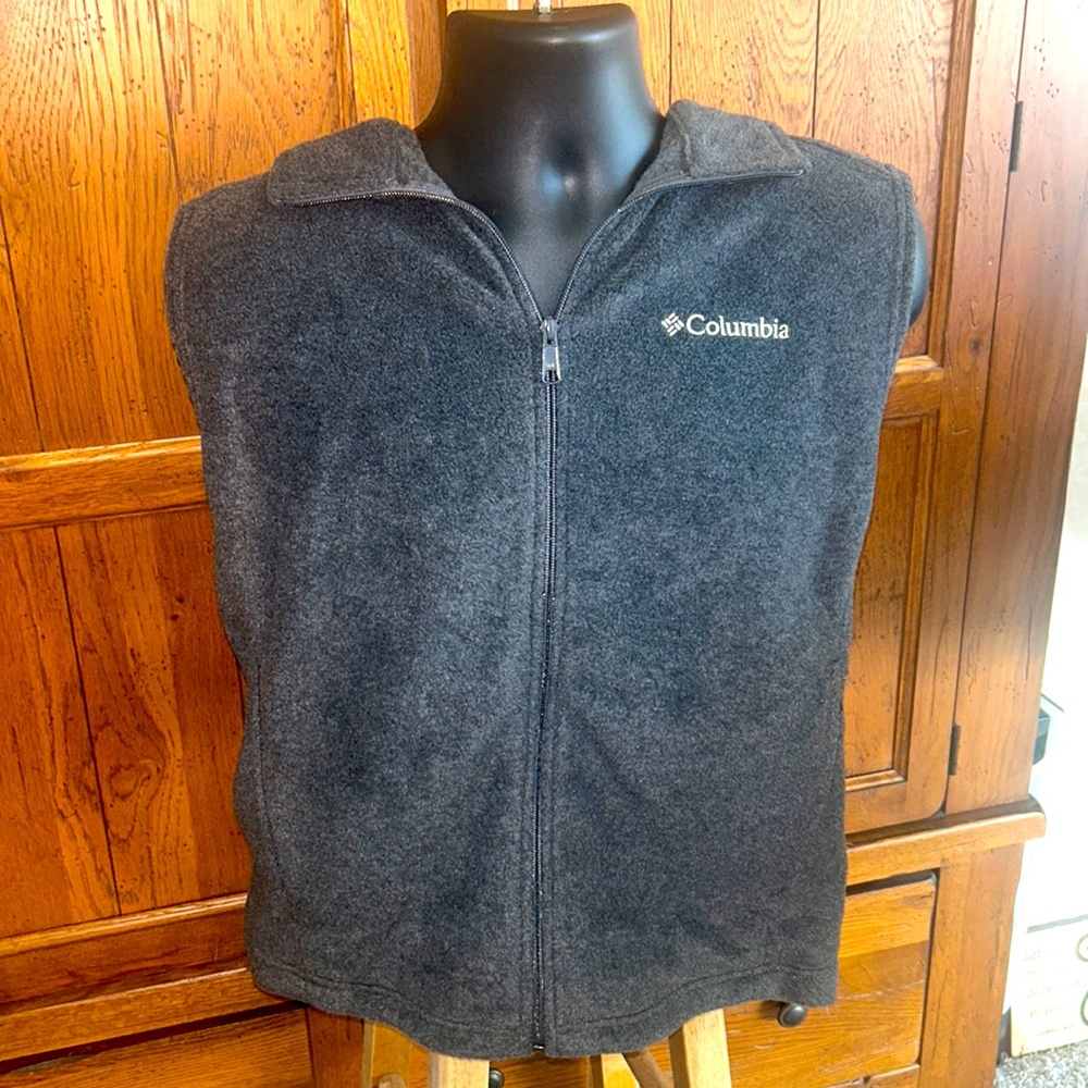 COLUMBIA🏔️Men’s FLEECE Gray VEST Size Medium